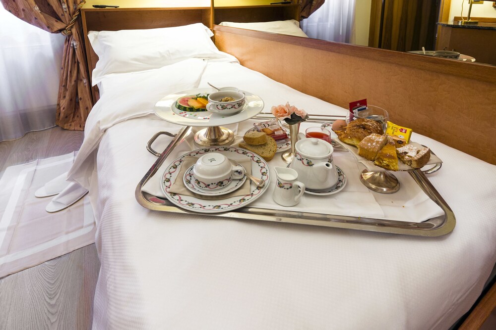 Room Service - Dining