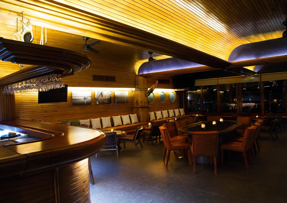 Hotel Bar