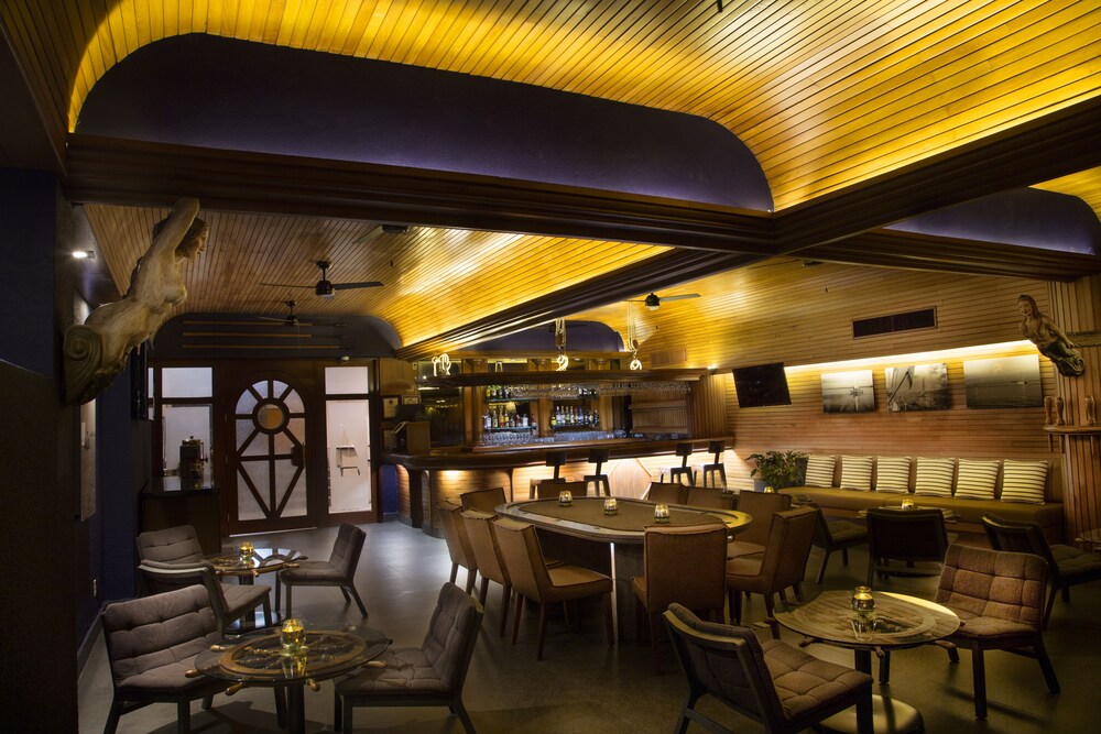 Hotel Bar