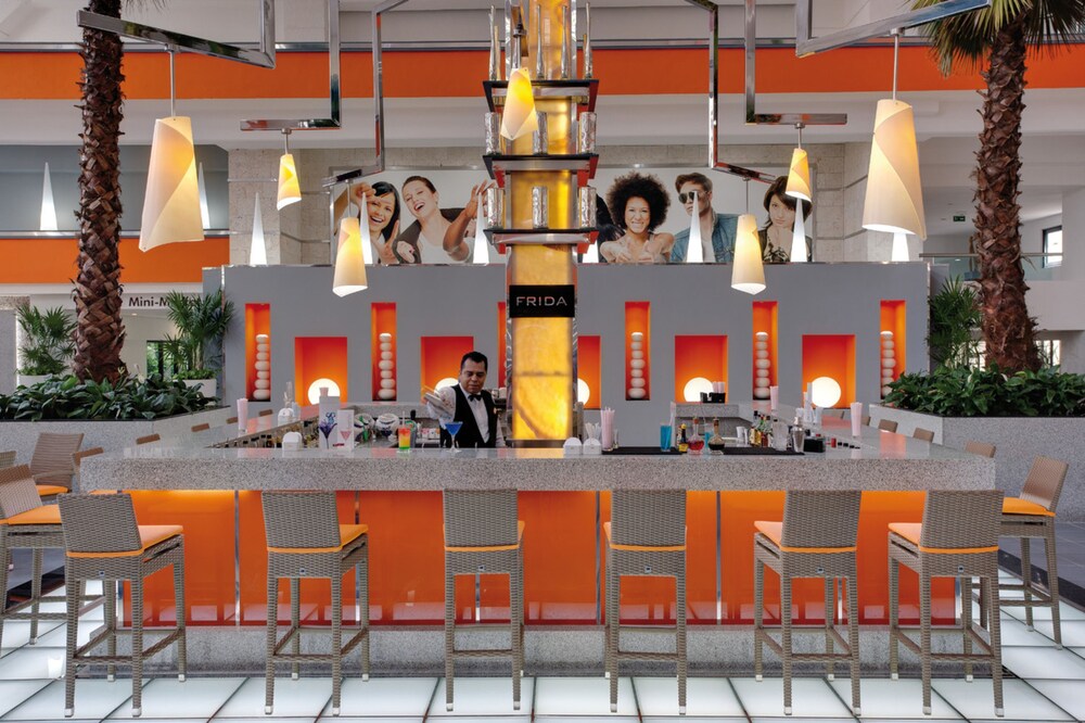 Hotel Bar