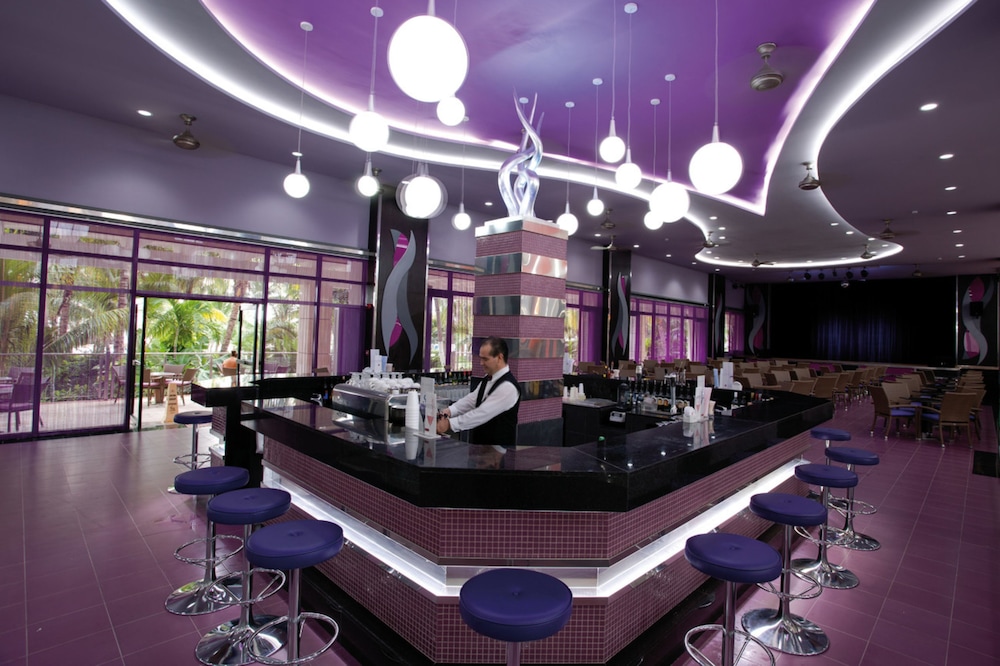 Hotel Bar