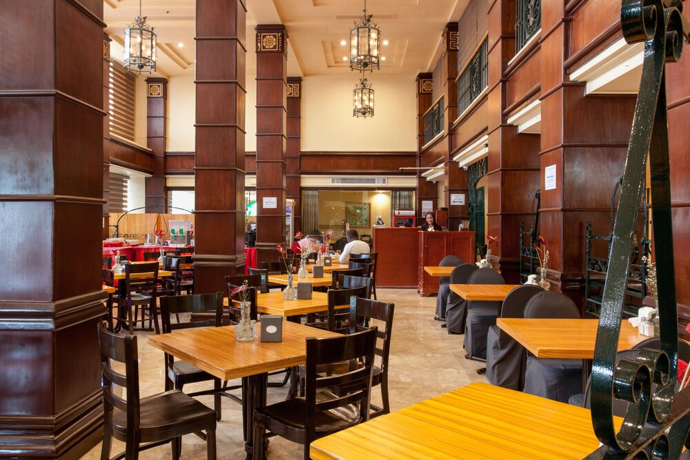 Hotel Bar
