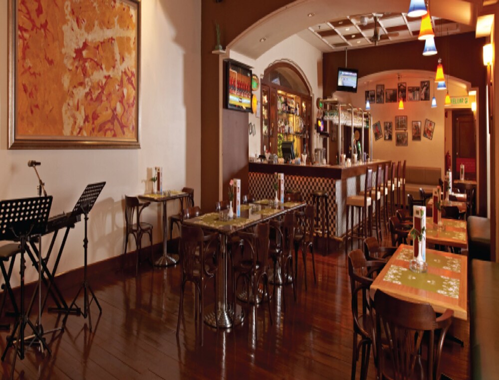 Hotel Bar