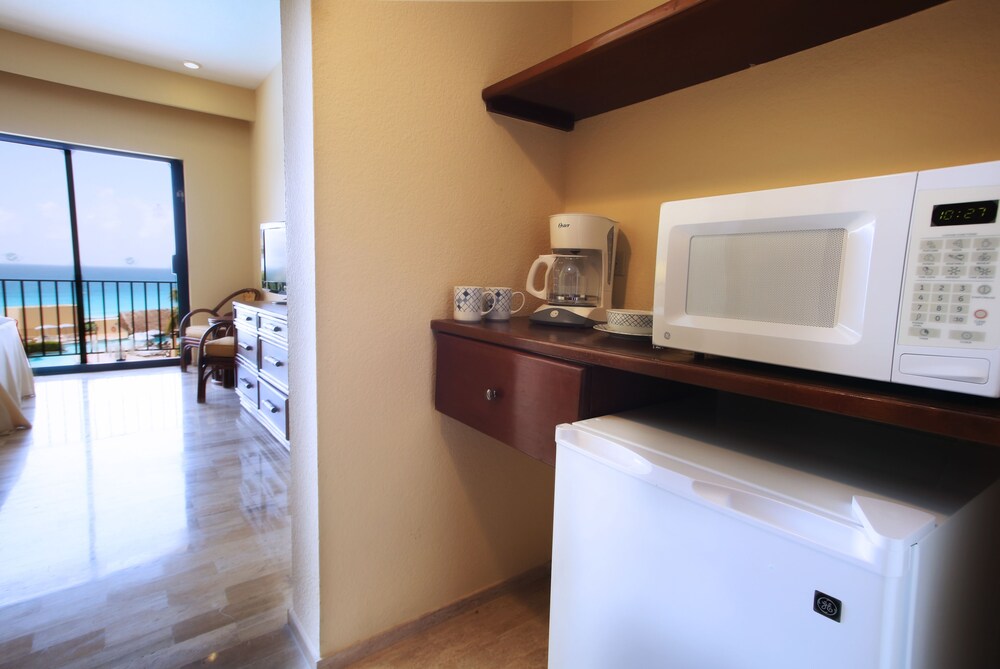 Cocina básica en la habitación