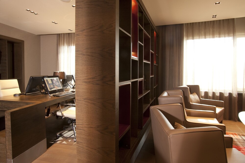 Executive Lounge
