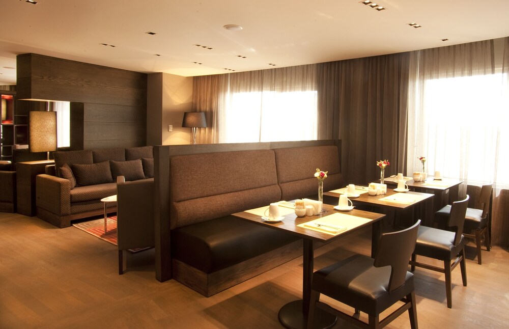 Executive Lounge