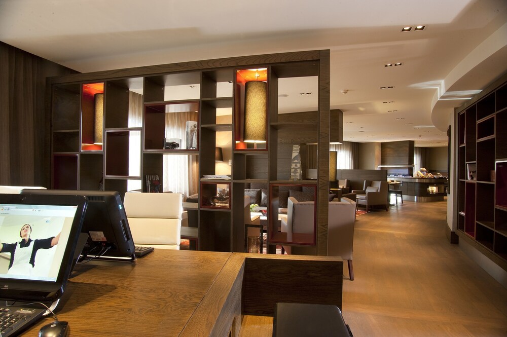 Executive Lounge