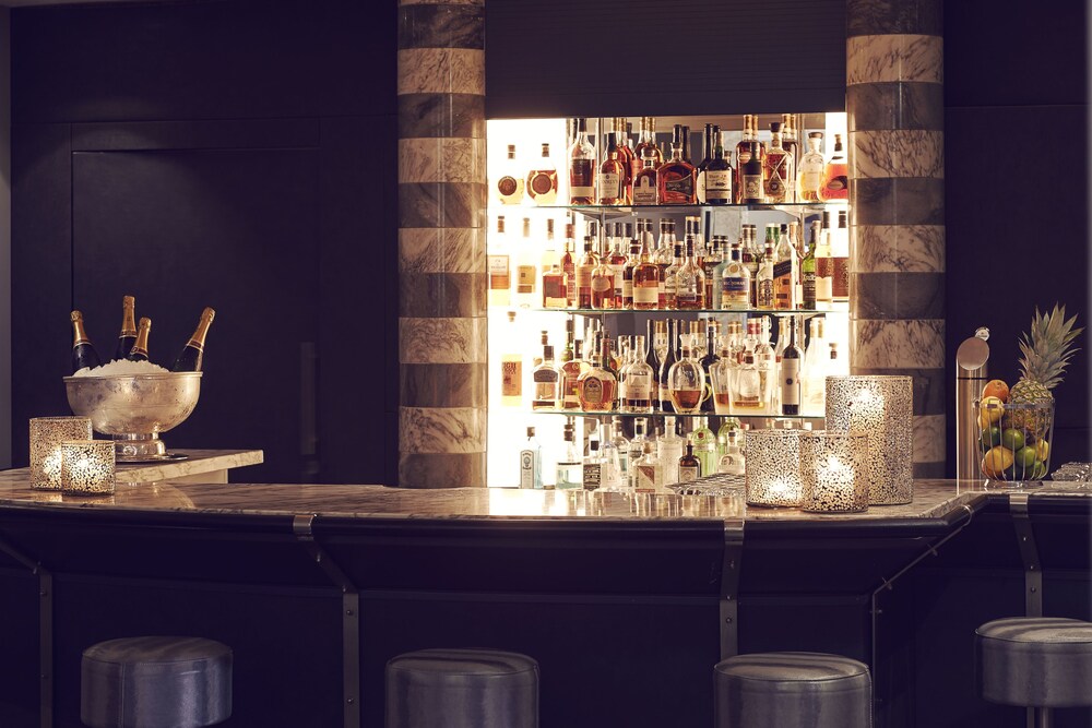 Hotel Bar