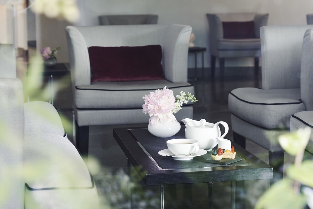 Hotel Lounge
