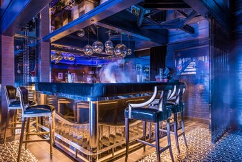 Hotel Bar