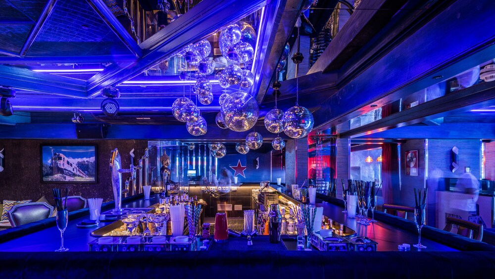 Hotel Lounge
