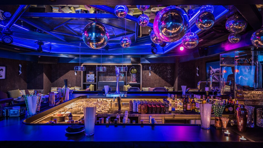 Hotel Bar