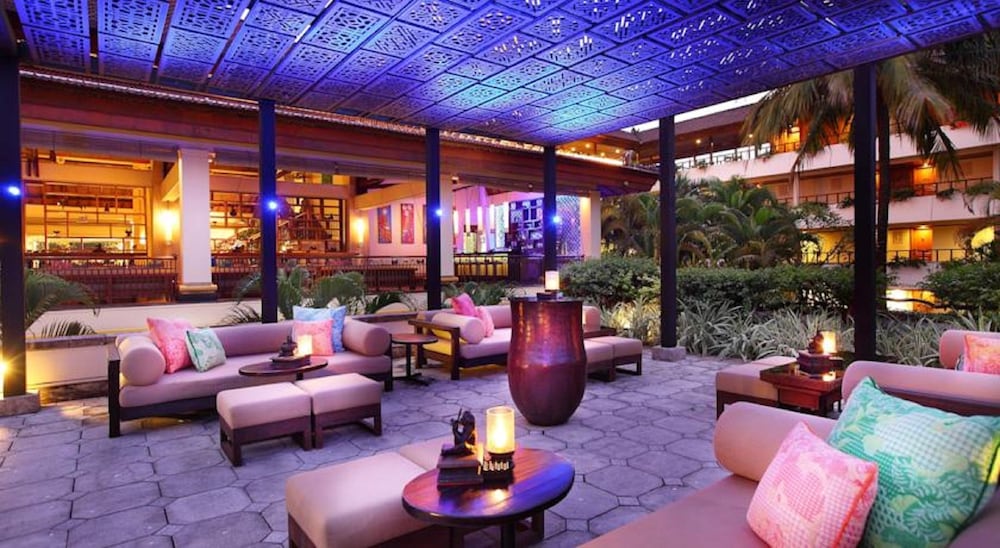 Hotel Bar