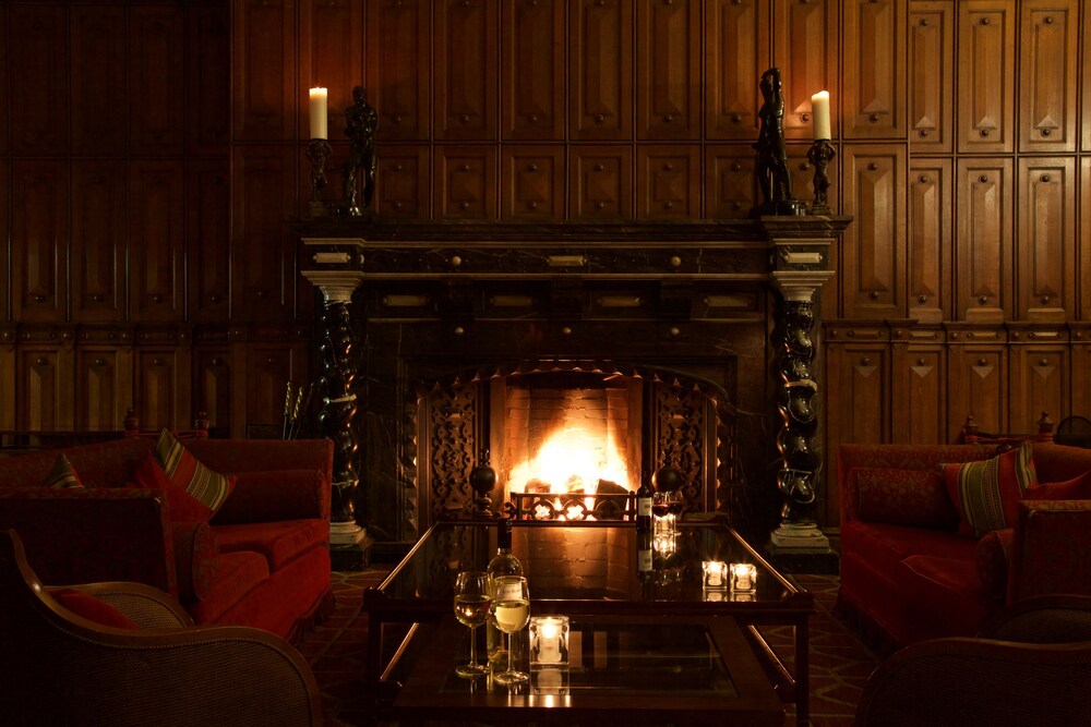 Hotel Lounge