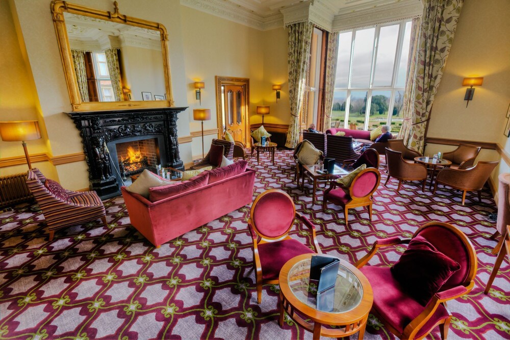 Hotel Lounge