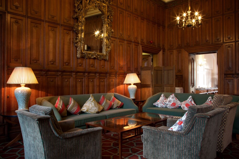 Hotel Lounge