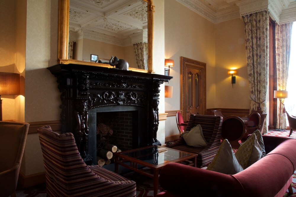 Hotel Lounge