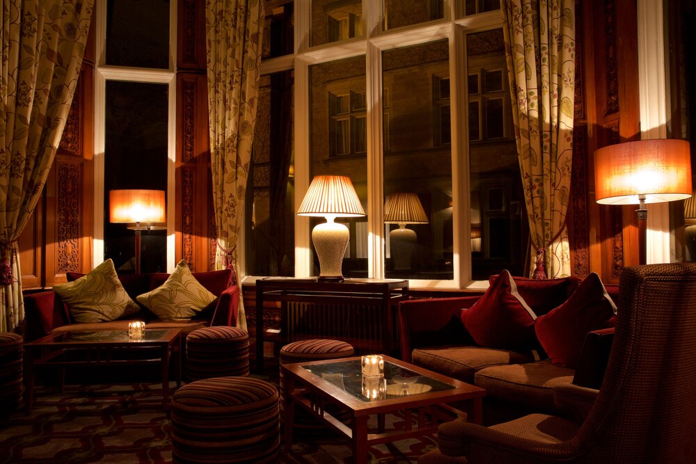 Hotel Lounge