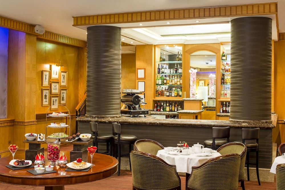 Hotel Bar