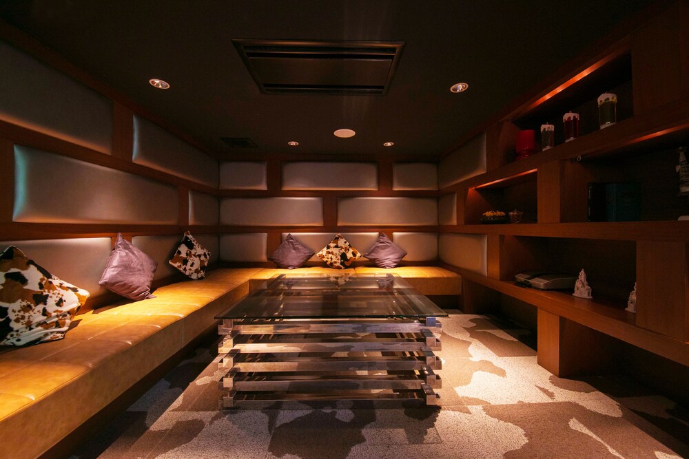 Hotel Lounge