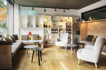 Hotel Lounge