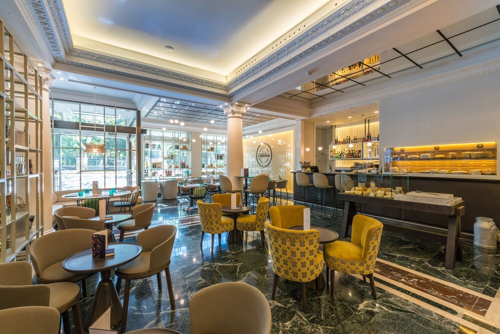Hotel Bar