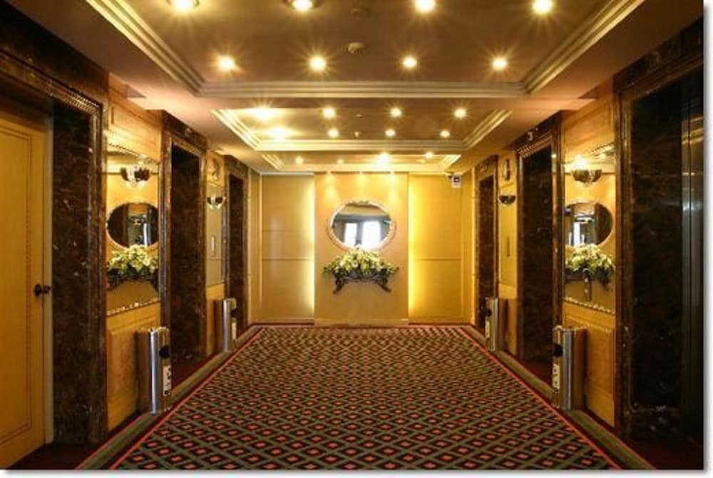 Hotel Lounge