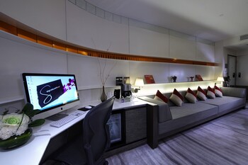 Executive Lounge
