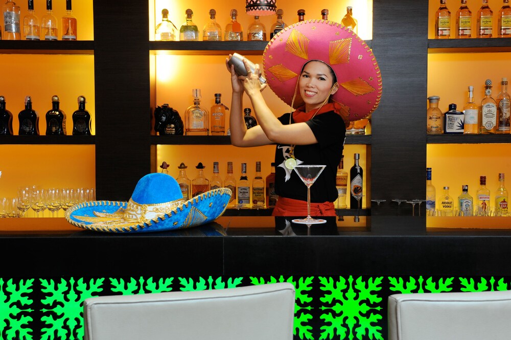Hotel Bar