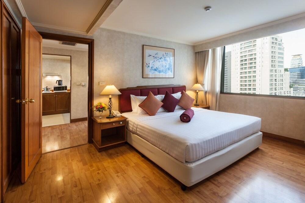 Superior One Bedroom Suite - Guestroom View
