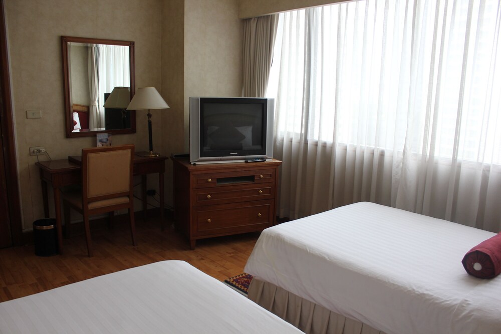 Classic Two Bedroom Apartment - Guestroom
