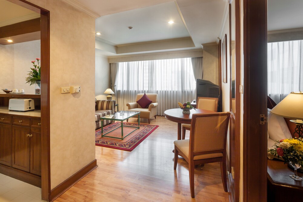 Superior One Bedroom Suite - Living Room