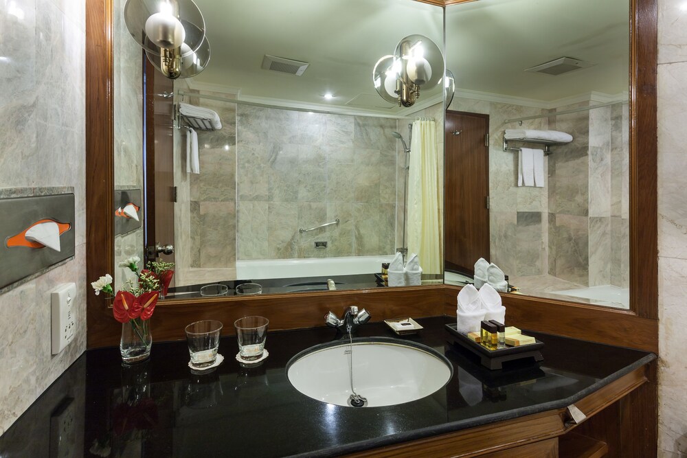 Superior One Bedroom Suite - Bathroom Amenities