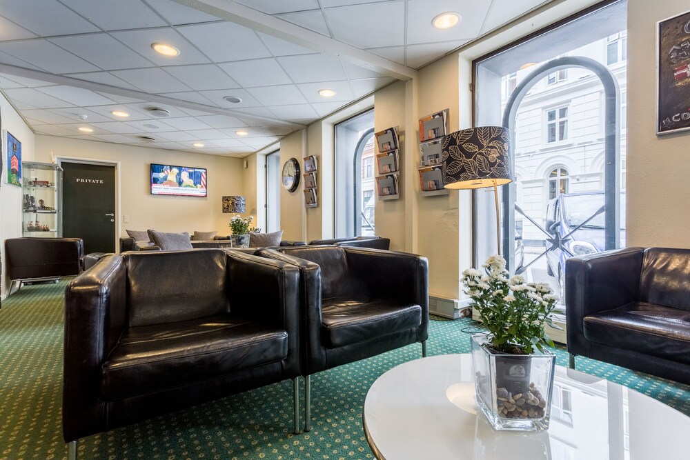 Hotel Lounge