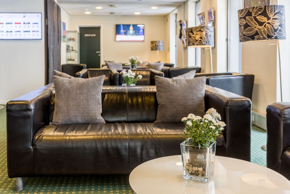 Hotel Lounge
