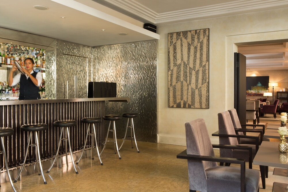 Hotel Lounge