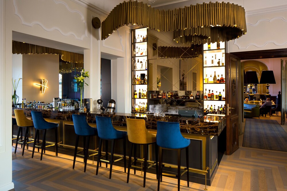 Hotel Bar