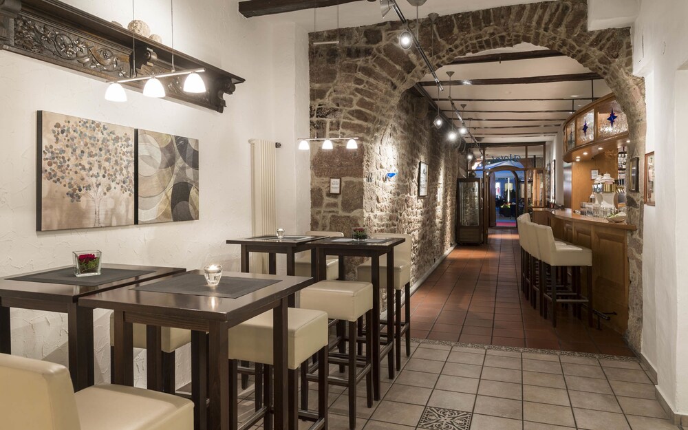 Hotel Bar