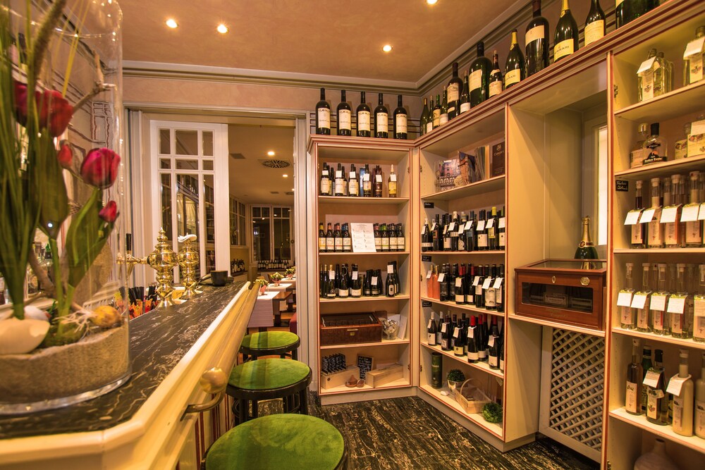 Hotel Bar