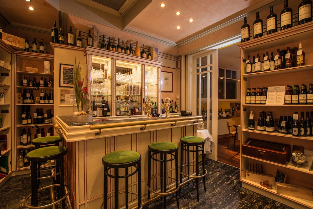 Hotel Bar