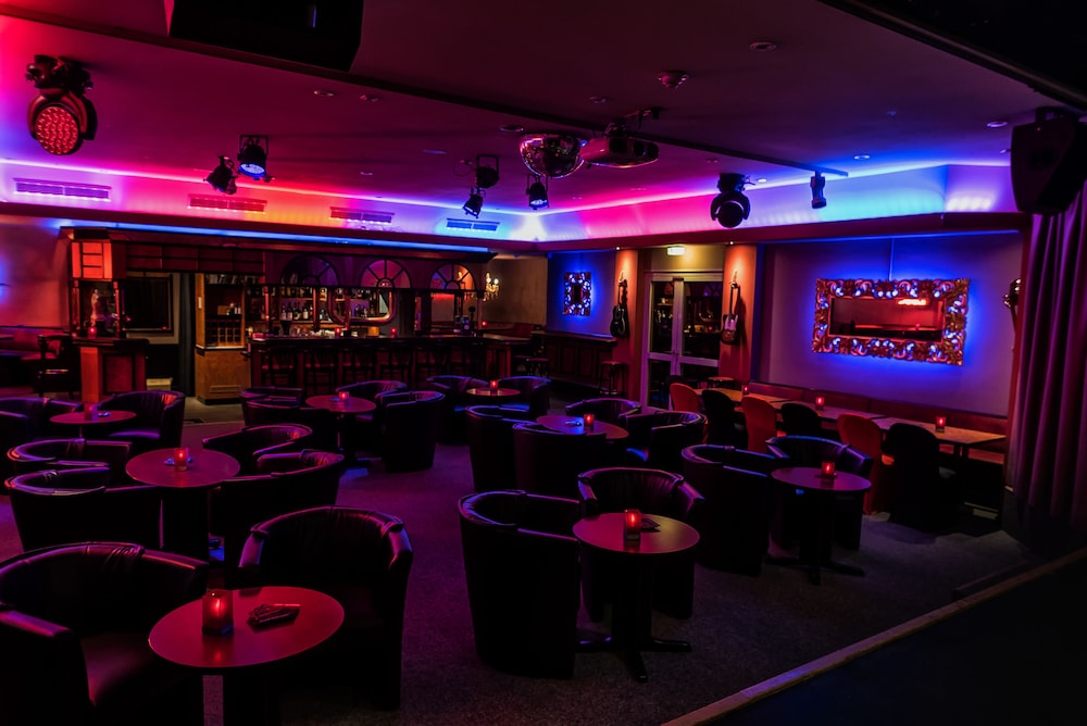 Hotel Bar
