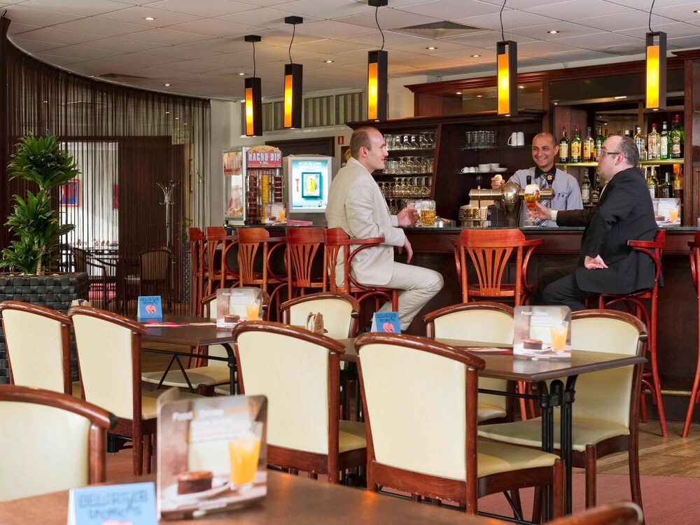 Hotel Bar