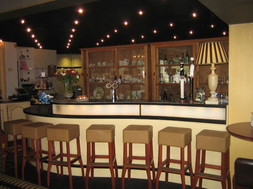 Hotel Bar