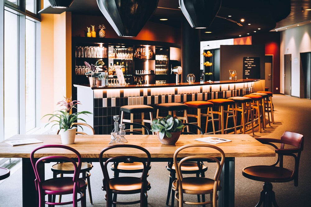 Hotel Bar