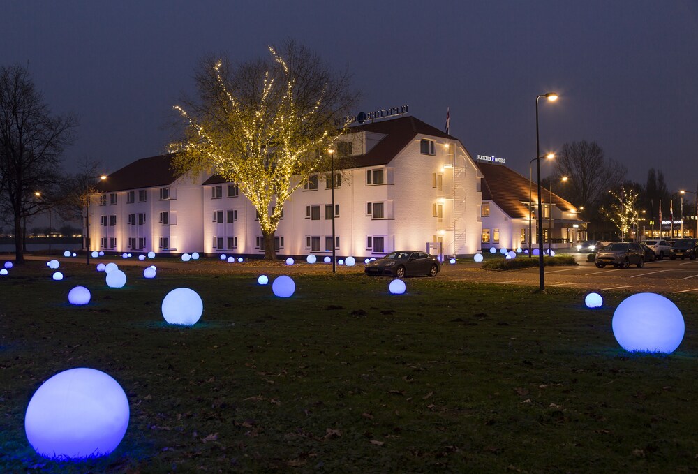 Hotellinngang - kveld/natt