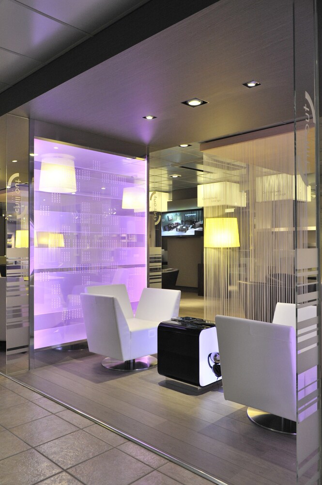 Lounge executive