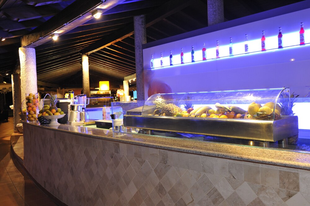 Poolside Bar