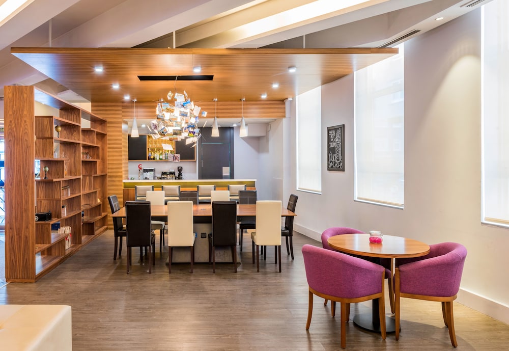Hotel Bar