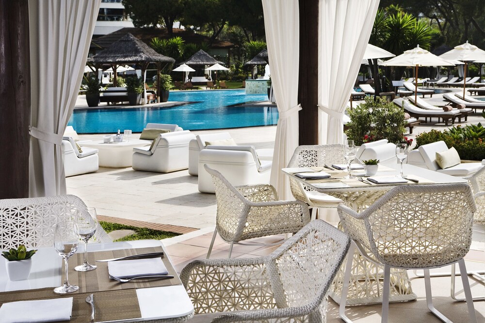 Poolside Bar