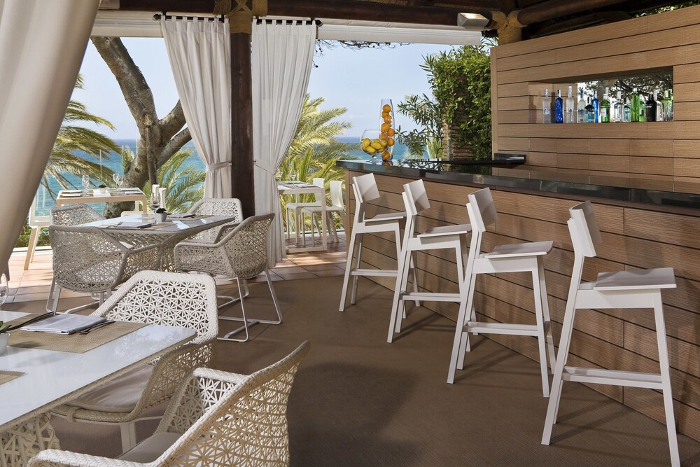 Hotel Bar
